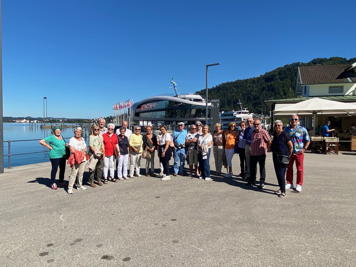 Strahlendes Sommerwetter für die Teilnehmer der Ortsgruppe 50plus Bregenz bei der Nostalgie-Schifffahrt auf dem Bodensee.50plus bregenz