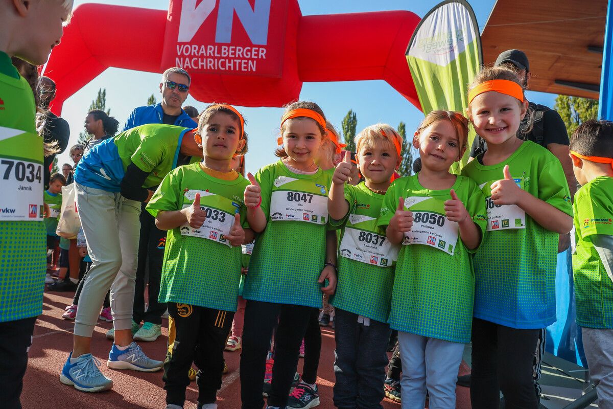 Viel los war am Samstag im Bregenzer Stadion, als mehr als 2900 Kinder das Stadionoval mit Leben füllten und den Spaß an der Bewegung erfahren durften.Steurer/3