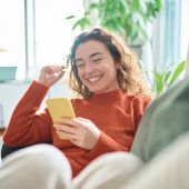Die „NEUE am Sonntag“ bis zum Jahresende gratis lesen