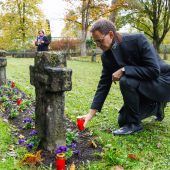 „Im Gedenken an Kriegsopfer  für den Frieden einstehen“