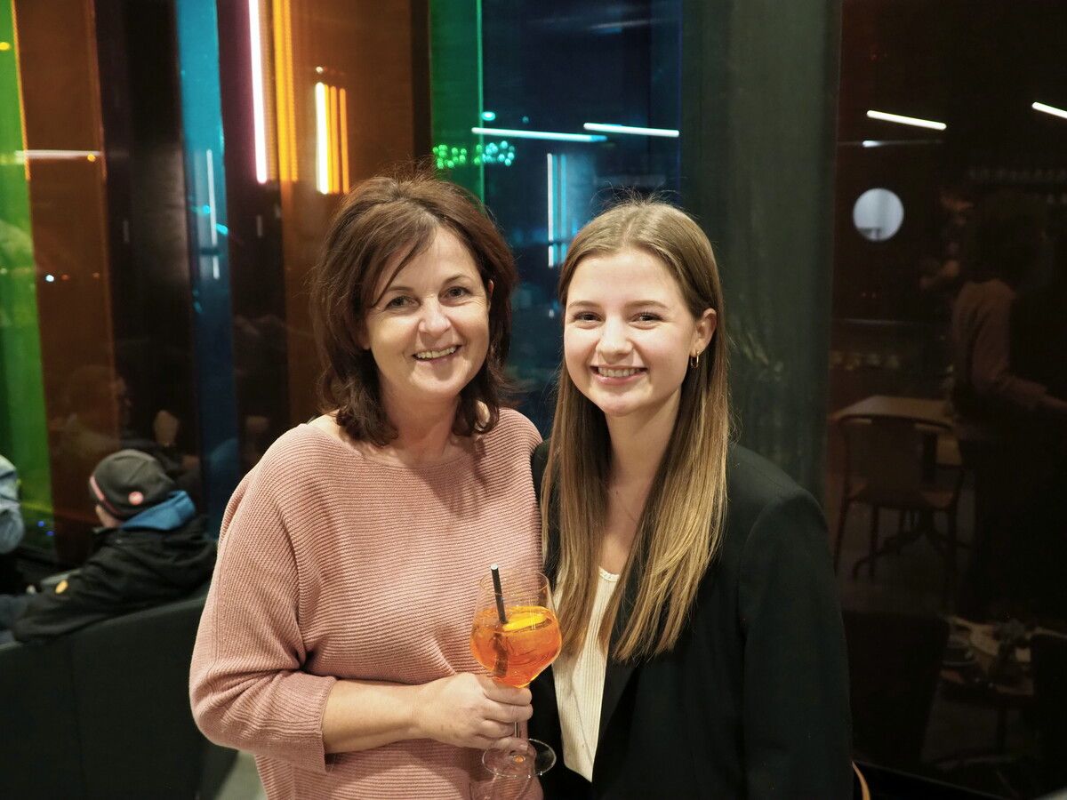 Begeisterte Lounge-Besucherinnen: Elvira und Nina Moosmann.