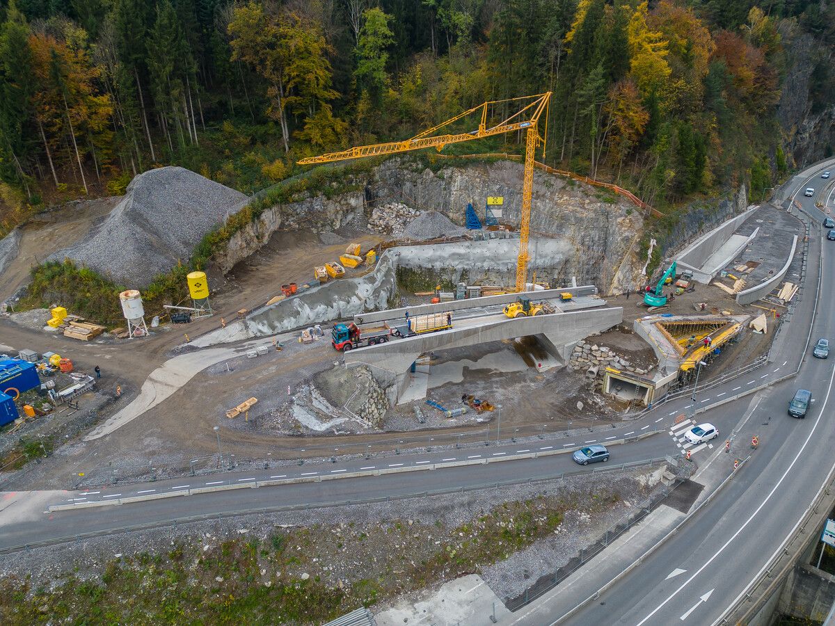 Bei den Stadttunnel-Bauarbeiten in der Felsenau ist etwa die Halbzeit erreicht.  VN/STeurer