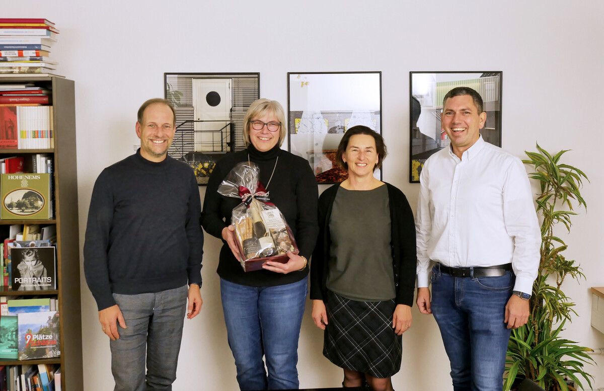 Bgm. Dieter Egger (v.l.), Petra Reis, Obfrau Sieglinde Rüdisser, StR. Markus Klien.Stadt