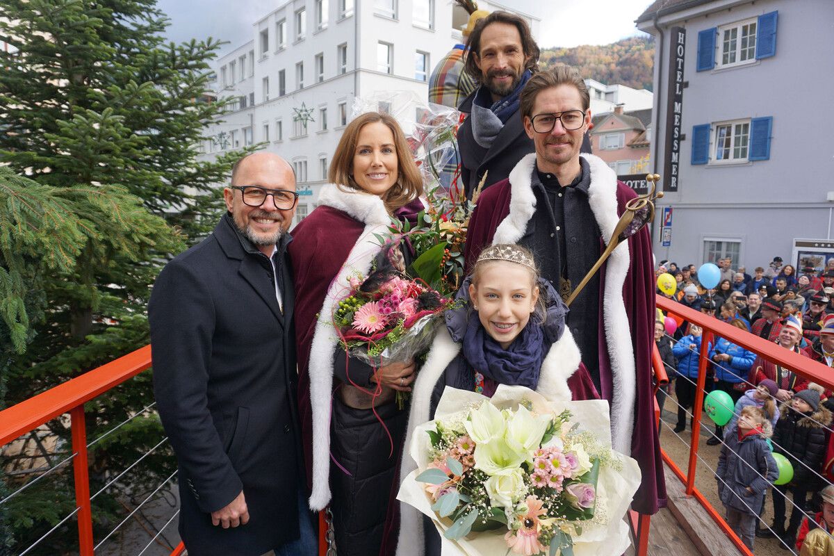 Bürgermeister Michael Ritsch mit dem Prinzenpaar, Infantin Penelope und Zere Andreas. HAPF (2)