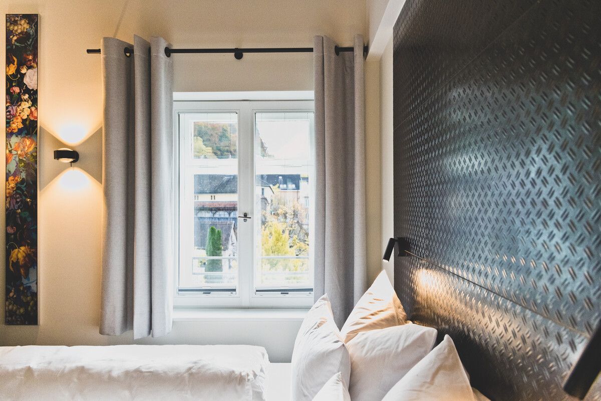 Das Hotel ist auf hohem Niveau eingerichtet und bietet 18 individuell gestaltete Zimmer an. Bp (2)