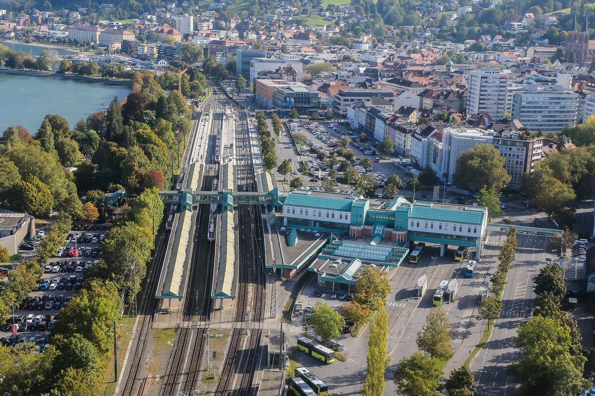 Das Seestadt-Areal in Bregenz, das momentan als Parkplatz genutzt wird, bleibt in privater Hand. Das steht nun fest. VN/Steurer