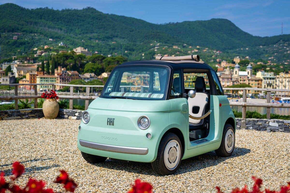 Der elektrische Fiat Topolino kommt als geschlossene Variante oder als Cabrio „Dolcevita“ auf den Markt.werk