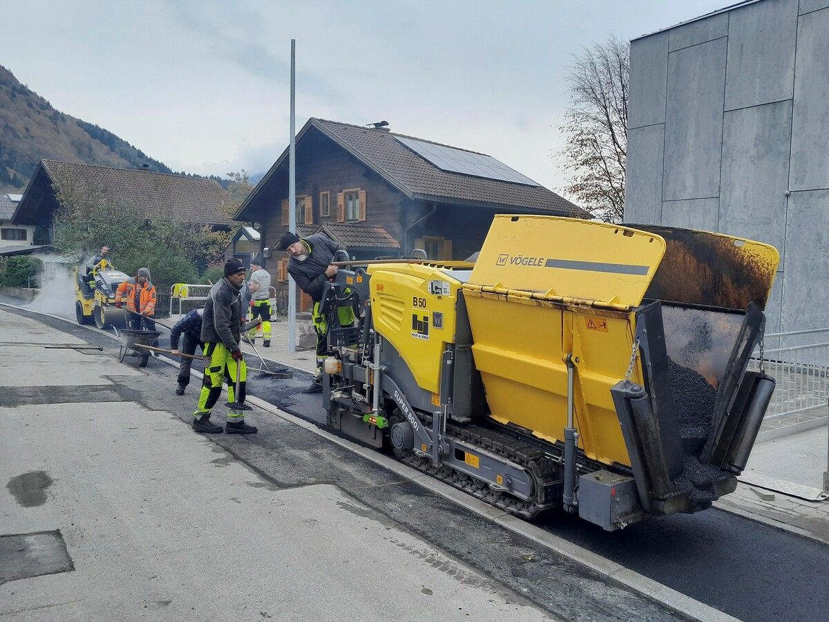 Die Asphaltierarbeiten im Winkelweg sind in der abschließenden Phase.stadt bludenz