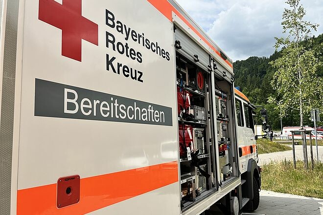 Die bayerischen Rettungskräfte konnten bei der Verunfallten keine nennenswerten Blessuren feststellen. symbol/BRK Oberallgäu