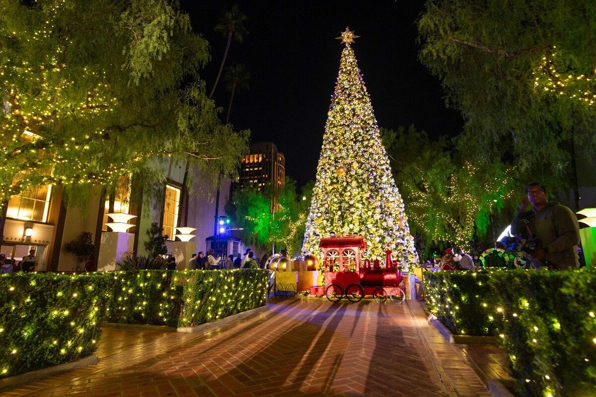 Die Beleuchtungszeremonie des Weihnachtsbaums an der Union Station in Los Angeles gilt als Highlight für Schaulustige aus aller Welt. afp