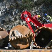 Bangen um verschüttete Arbeiter in Indien geht weiter