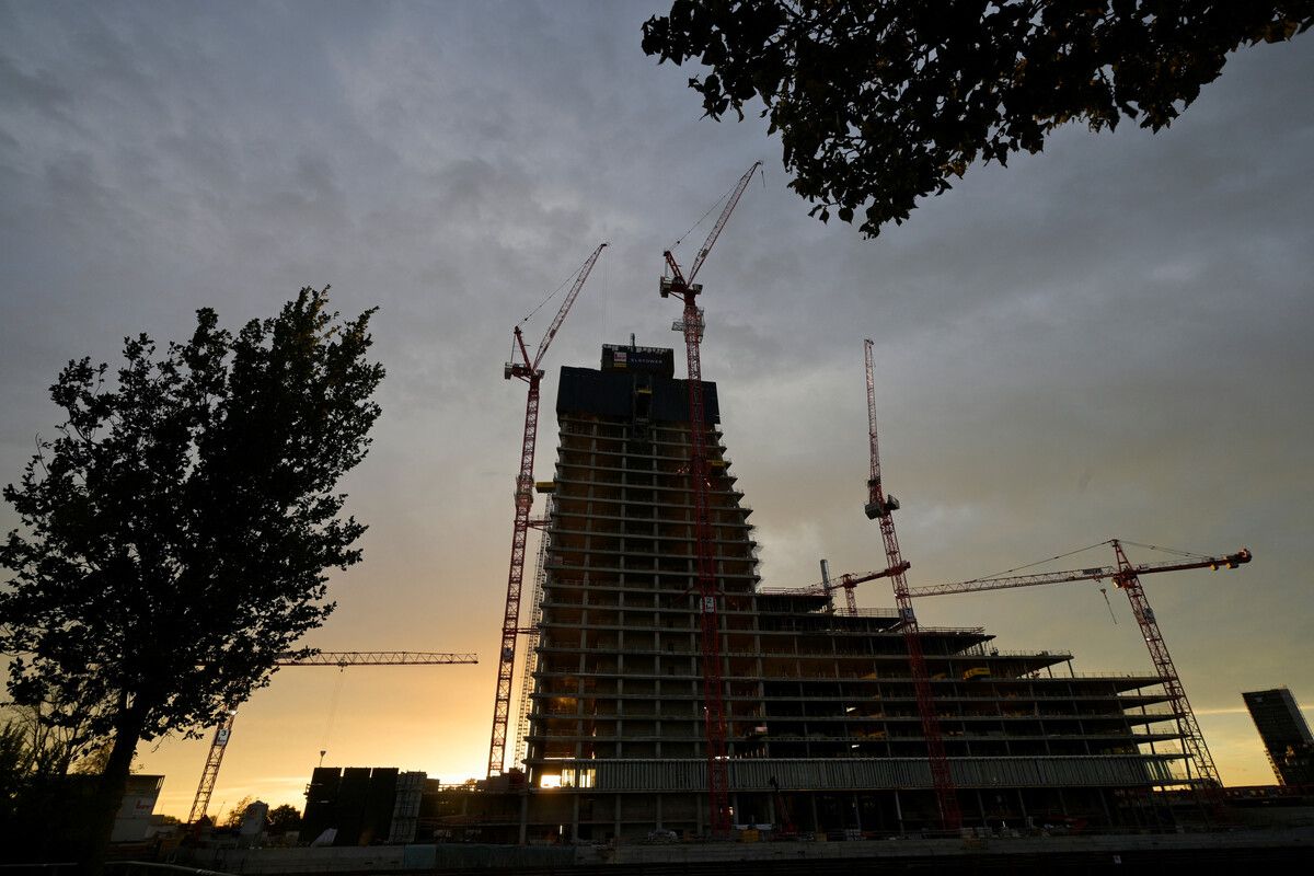 Sollten die Marktgerüchte stimmen, könnte die Schoeller Group den Elbtower bald ins richtige Licht setzen. Reuters