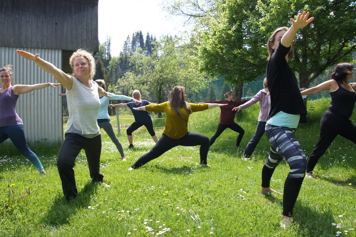 Die dynamische Frastanzerin bietet in ihrem Programm unter anderem auch Hatha-Yoga an. BI
