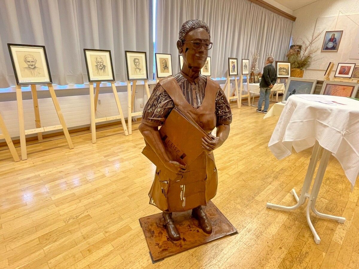 Die eiserne Skulptur von Hugo Bertsch portraitiert die Künstlerin und Autodidaktin Lisa Egger.VN/HE