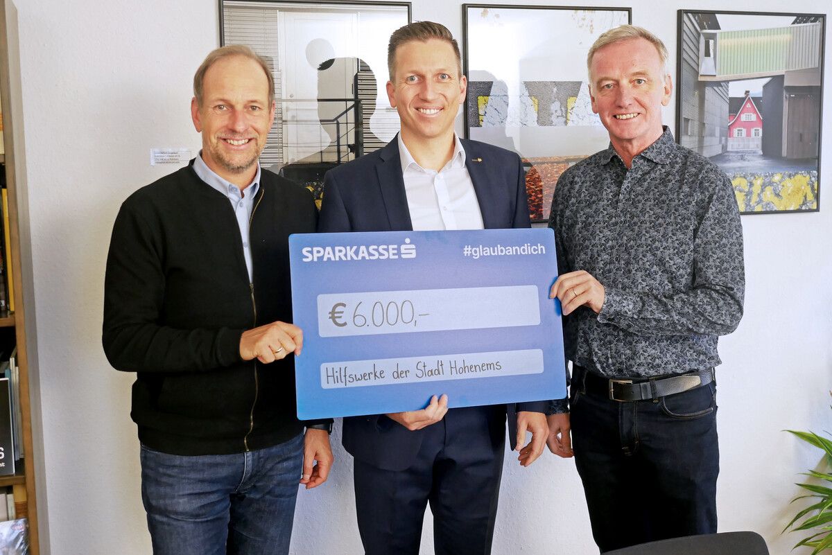 Die Hohenemser Sparkasse spendete 6000 Euro ans Hilfswerk.