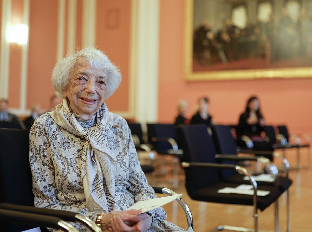 Die Holocaust-Überlebende Margot Friedländer – hier fotografiert im April – feiert ihren 102. Geburtstag. Zahlreiche Politikerinnen und Politiker gratulieren. AFp