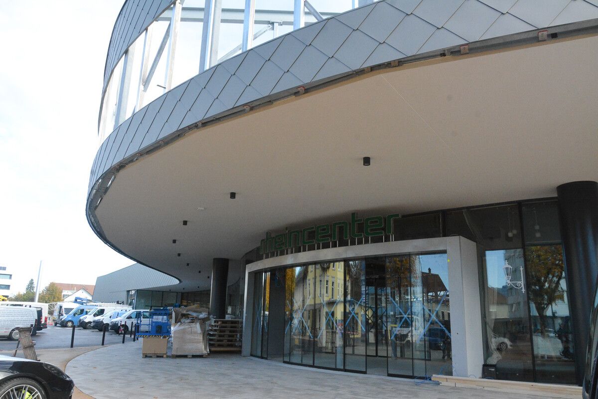 Die letzten Arbeiten im Rheincenter laufen auf Hochtouren. Bald wird es seine Türen öffnen. bvs