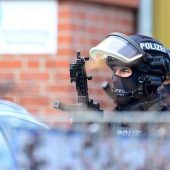 Lehrerin mit Waffe bedroht