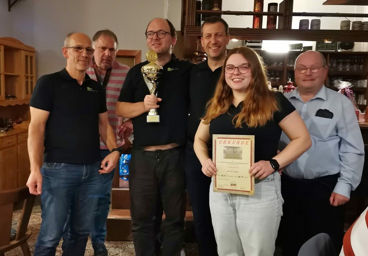 Die siegreichen Torballerinnen und -baller kehrten voller Stolz mit dem Siegerpokal aus Magdeburg zurück.VBSC