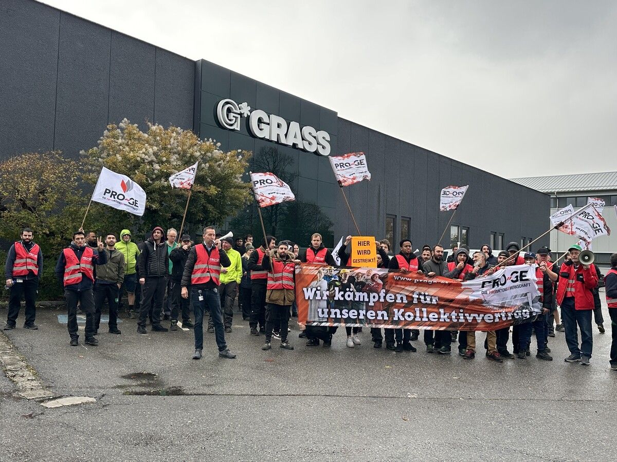 Die Stimmung am Dienstag war bei den Mitarbeitern der ersten Schicht bei der Firma Grass aufgeladen. VN/mayer