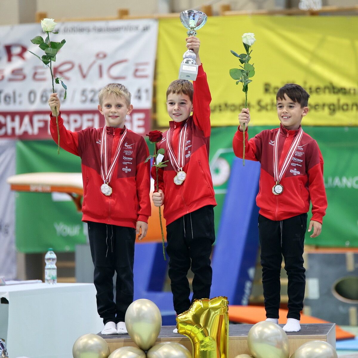 Im Vorjahr dominierte das Trio Mathias Rexa, Florian Endres und Levi Bitschnau (v. l.) in der Jugendstufe 6 und triumphierte in der Einzel- und Mannschaftswertung.⇒Turnsport Austria