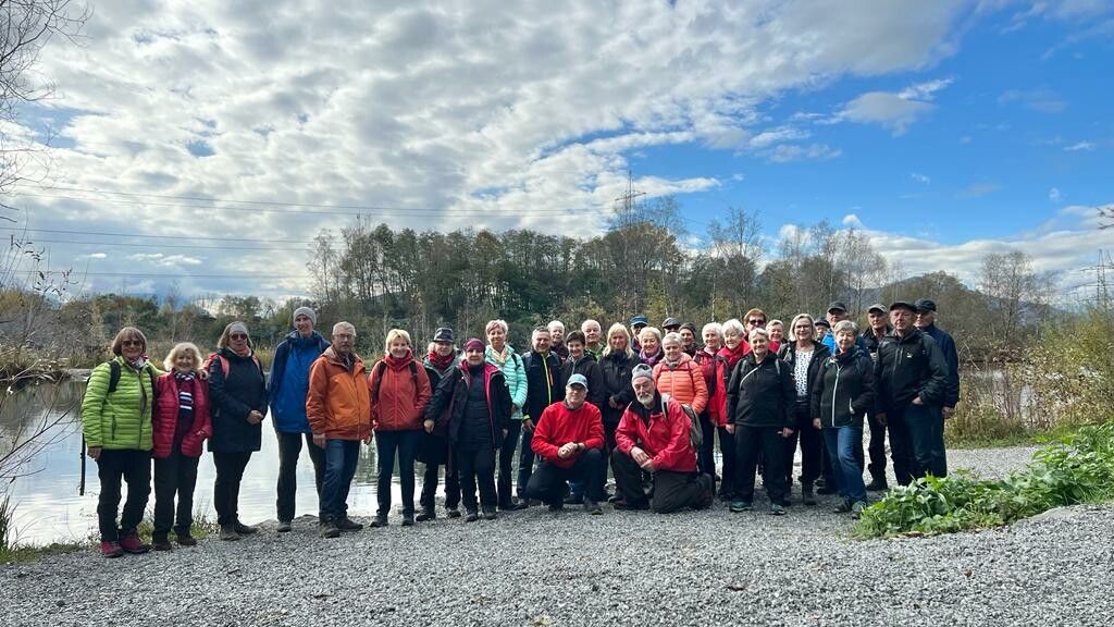Die wanderfreudige Gruppe von Vorarlberg 50plus Lustenau genoss die atemberaubende Natur entlang des Alten Rheins. 50plus Lustenau