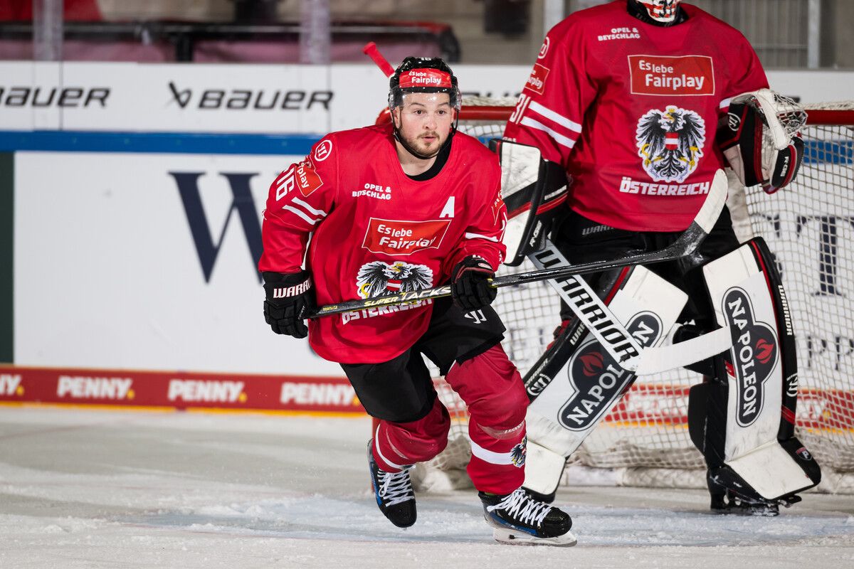 Dominic Zwerger im Trikot des ÖEHV-Nationalteams.Gepa, Privat, Spengler Cup
