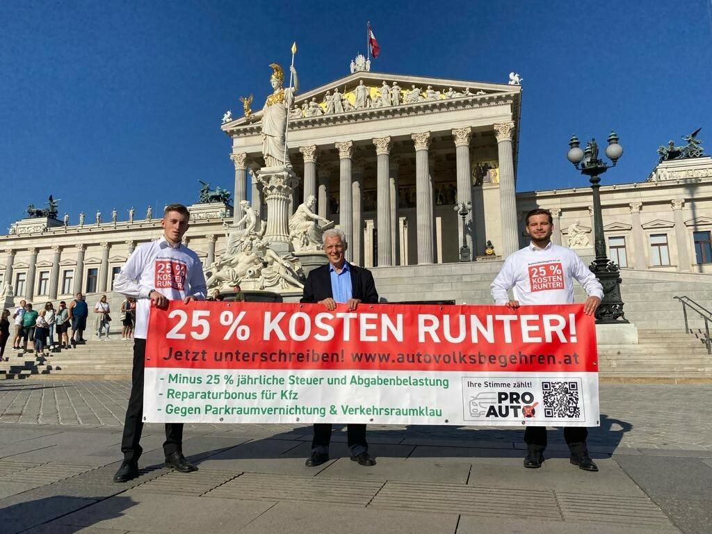 Ein Auto-Volksbegehren fordert eine Senkung der Steuern und Abgaben um 25 Prozent.Autovolksbegehren