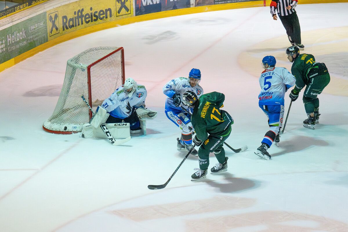 Ein Hattrick von Max Wennlund reichte dem EHC nicht.Rhomberg