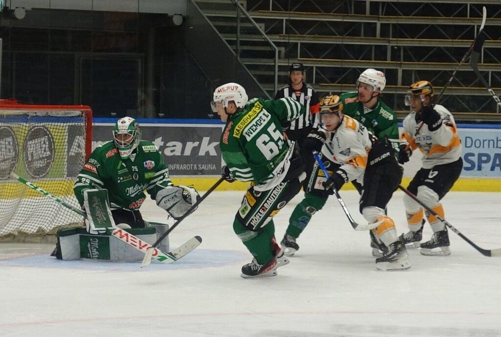 Ein spannendes Duell gegen den Meister HDD Jesenice steht am Samstag, 25. November, in der Messeeishalle an.SIHA (2)