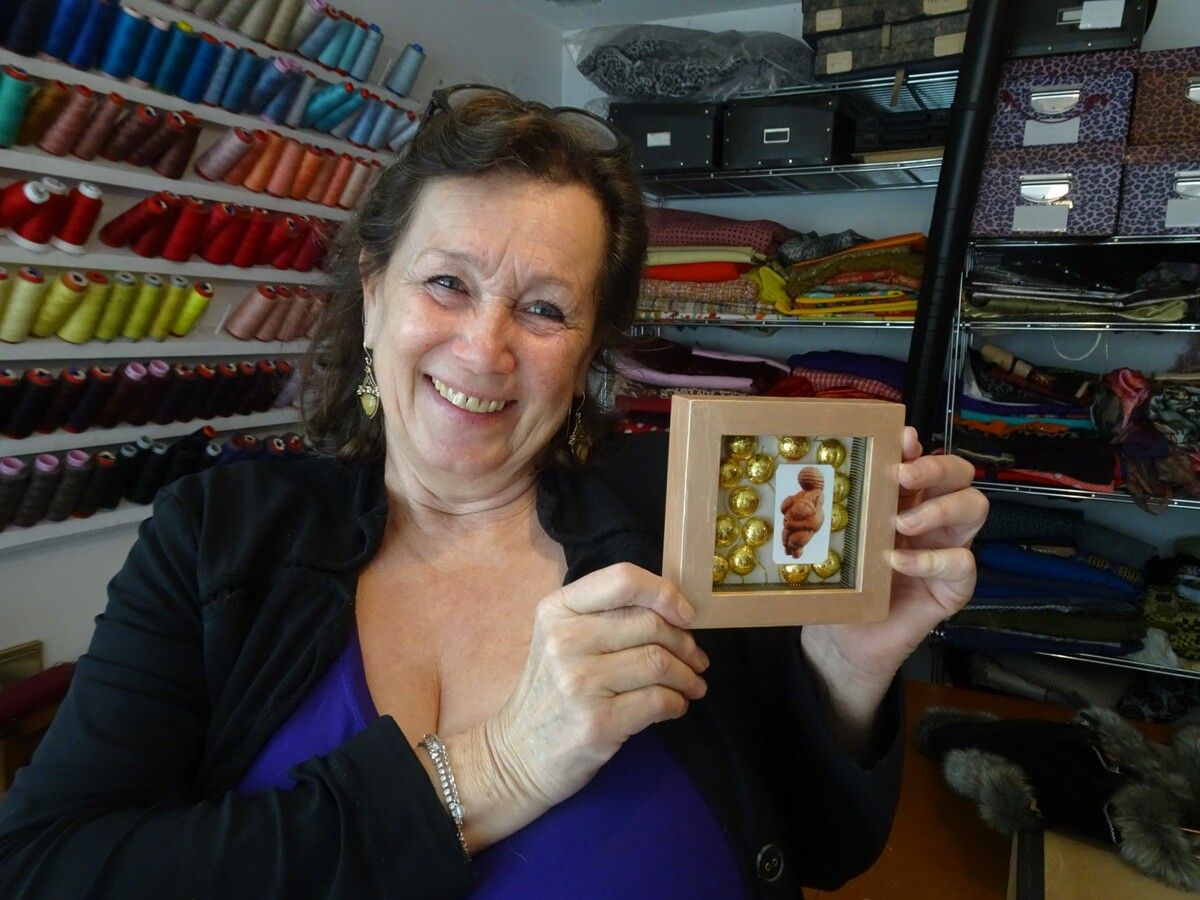 Evelyne Fricker ist eine von vielen Künstlerinnen und Handwerkern, die am kommenden Wochenende ihre Kunst im Lustenauer Freudenhaus präsentieren.cth (2)