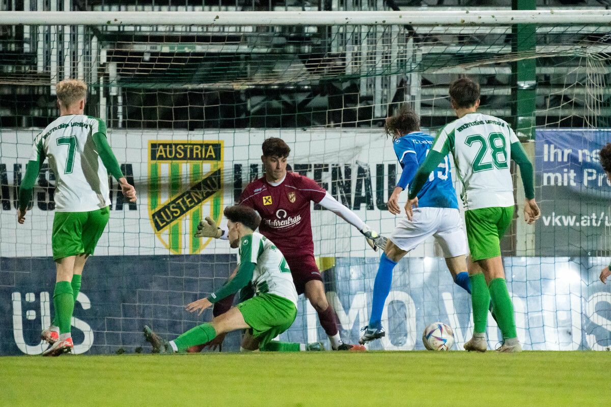 FCL-Torjäger Simon Lukas Grabherr (Nummer 19) erzielte den Führungstreffer.VN-Stiplovsek/2