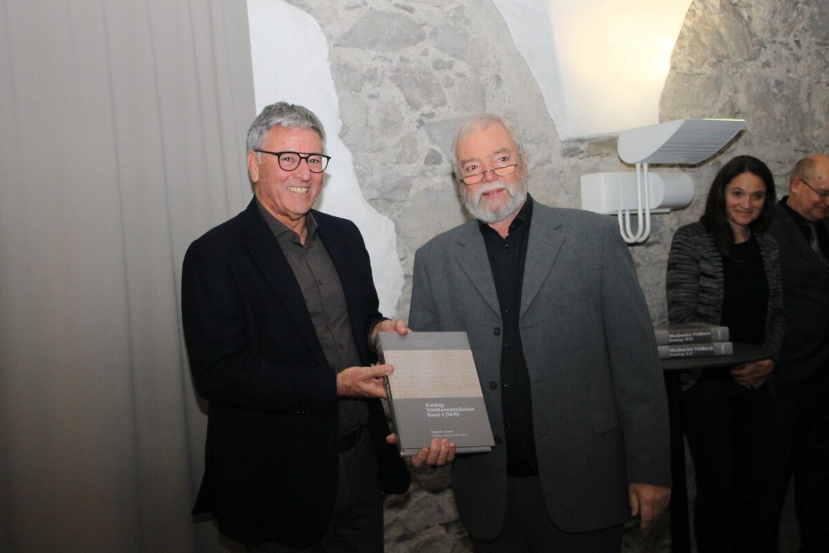 Feierlich übergab Manfred Getzner (r.) zur Eröffnung des Musikarchivs den neuen Musikarchivkatalog. VN-HE (2)
