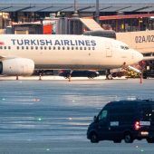 Geiseldrama am Hamburger Flughafen nach 18 Stunden unblutig beendet. »D8