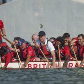 William gewinnt Bootsrennen