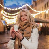 Von Christkindle bis Blos- engel: Die Weihnachtsmarktsaison startet durch. »A5
