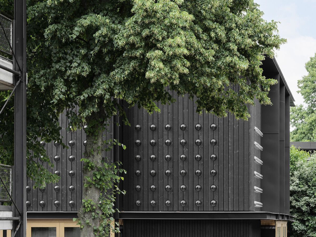Gefertigt und montiert wurden die Linsen in Zusammenarbeit mit i+R Holzbau. glasmarte
