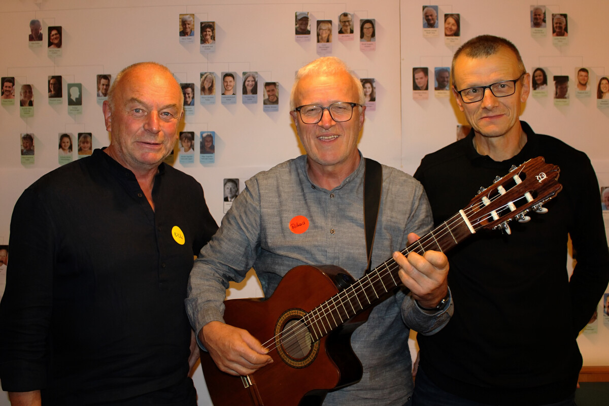 Hanskaspas Enkel Ulli, Rich und Jos musizierten beim Troy-Treffen „in eigener Sache“ und führten gemeinsam mit Folta u. a. „D’r Ähne ischt an Sägar gsin“ erstmals auf.STP (3)