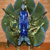 Heidi Klum feiert Halloween als schillernder Pfau