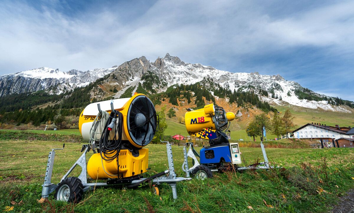 In den Skigebieten, wie hier in Stuben am Arlberg, wurden die Schneekanonen bereits in Stellung gebracht. VN/Stiplovsek