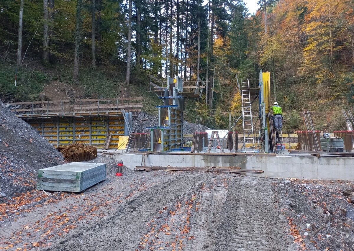 In der Örfla sind die Arbeiten zum Hochwasserschutz voll im Gange. MG Götzis (2)