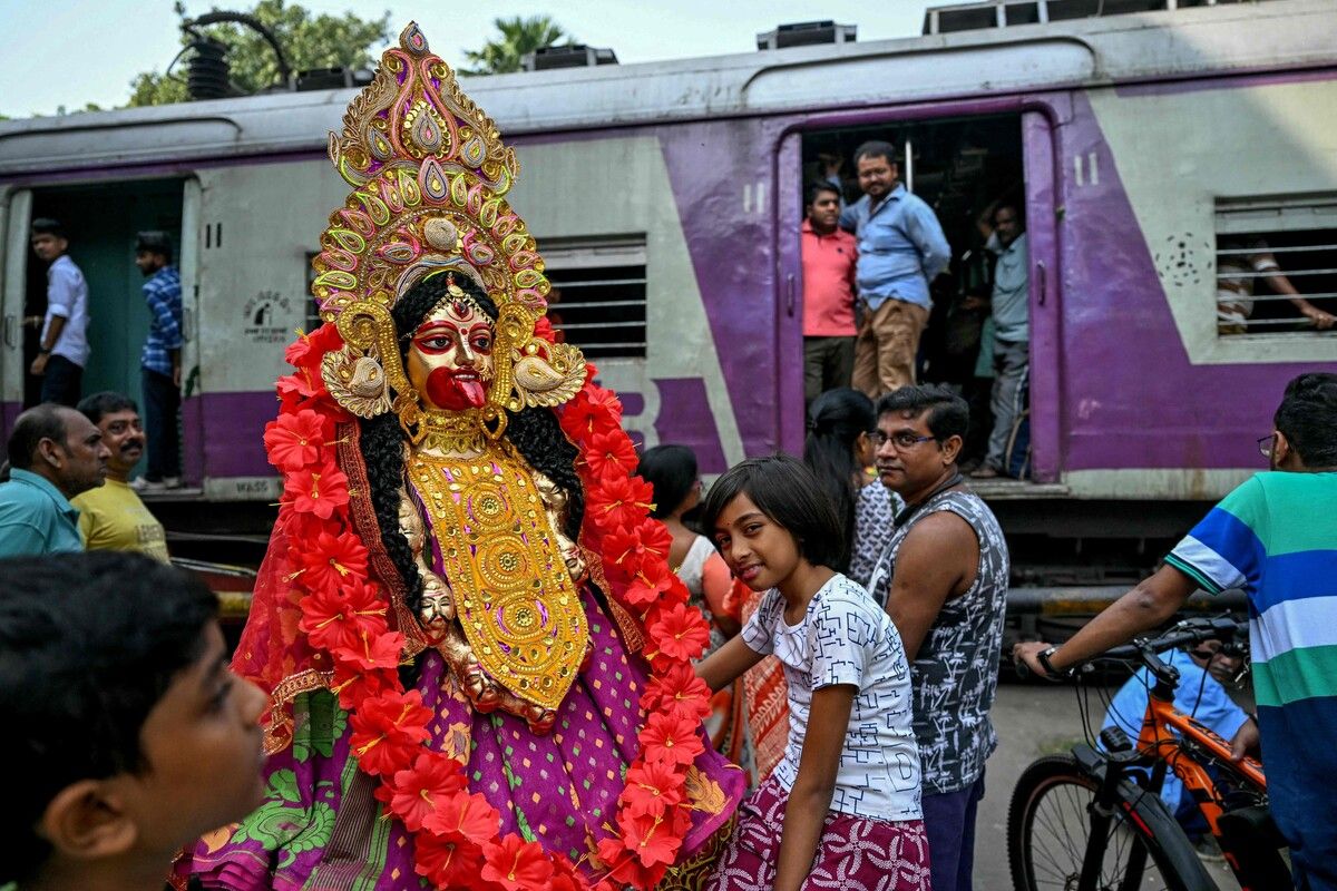 In Indien ist am Sonntag beim traditionellen Festival Kali Puja die hinduistische Göttin Kali gefeiert worden. AFP