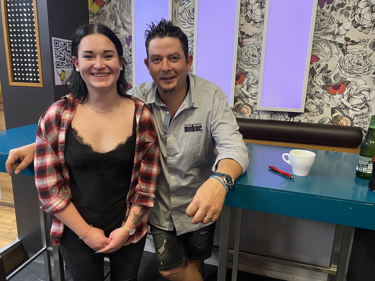 Inhaber Tobias Kieber mit Kellnerin Kathrin.