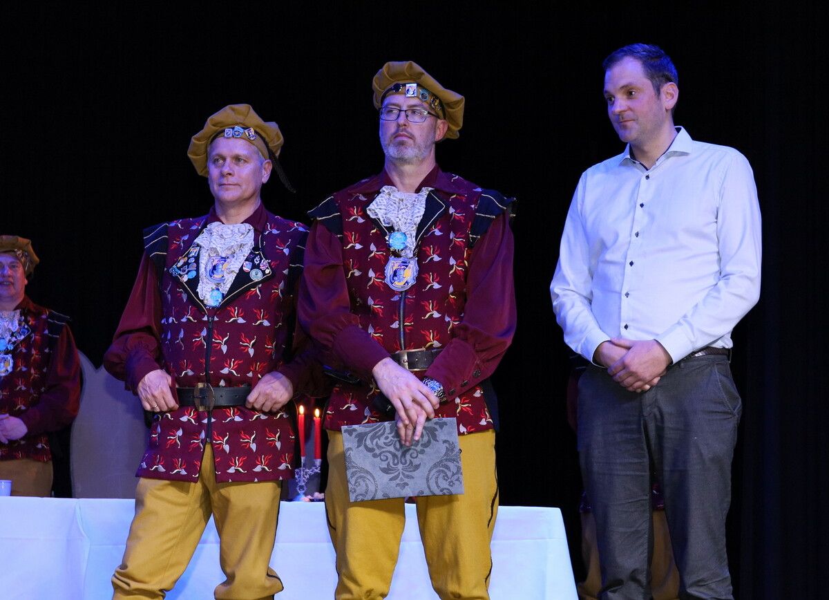 Komtur Thomas Lissy, Vizekomtur Christian Fetz mit Andreas Kresser (v.l.).