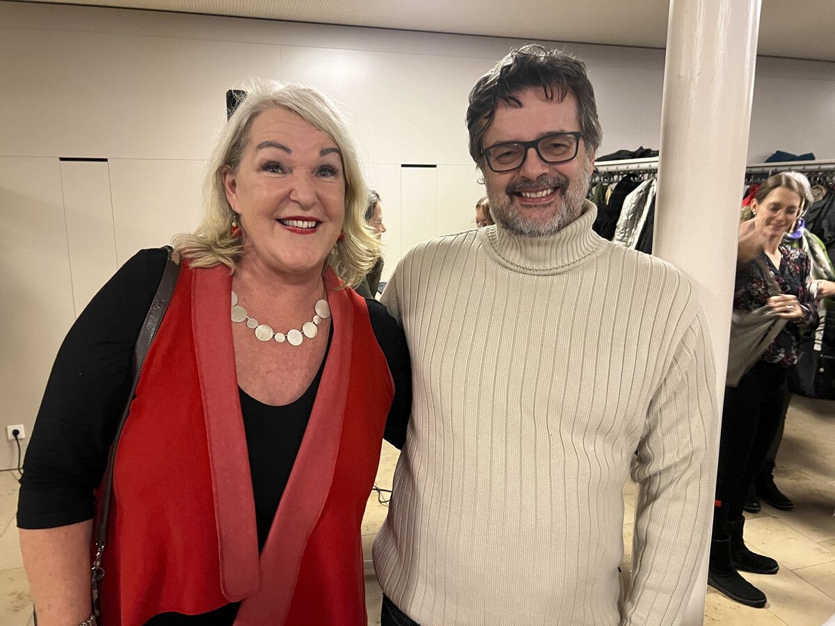 Künstlerkollegin Barbara Balldini mit Patrick Albinger.