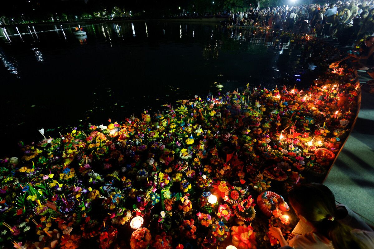 Loi Krathong bedeutet so viel wie „ein Floß schwimmen lassen“.  Reuters