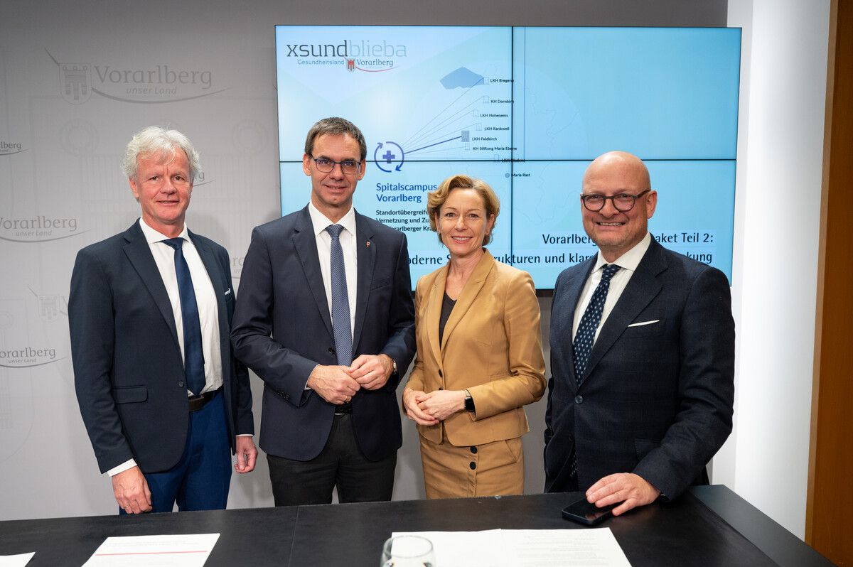 Markus Wallner und Martina Rüscher präsentierten das Spitalspaket.VLK/Serra