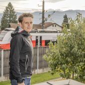 „Straße direkt durch unseren Garten”