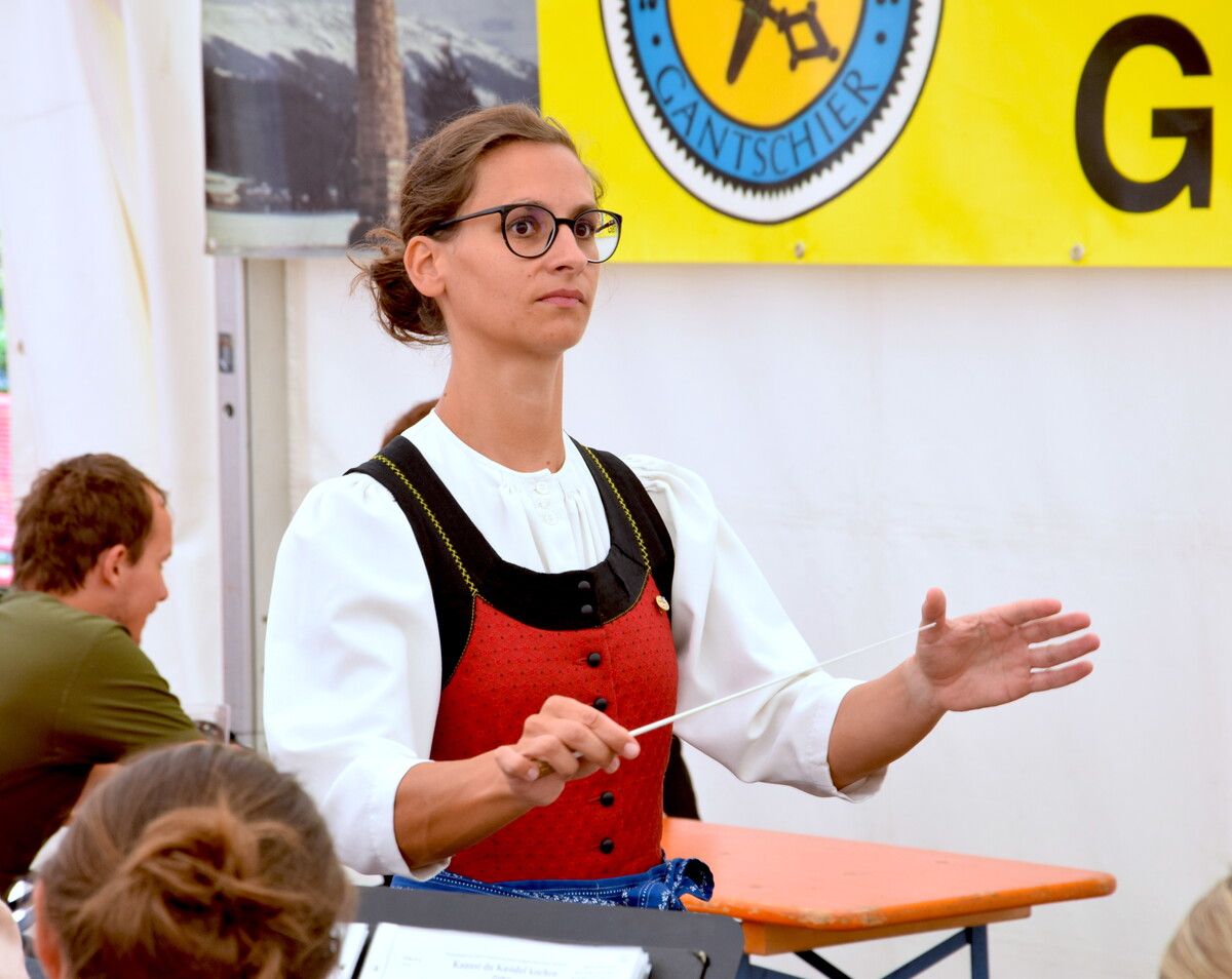 Melanie Melmer engagiert sich für die Blasmusik und ist Dirigentin sowie stellvertretende Bezirkskapellmeisterin.Scopoli