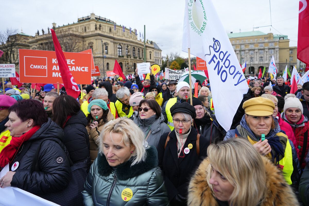 Mit einem landesweiten Protesttag bekräftigten die Gewerkschaften in Tschechien am Montag ihren Widerstand gegen den Sparkurs der liberalkonservativen Regierung. An vielen Schulen fiel der Unterricht aus. AFP